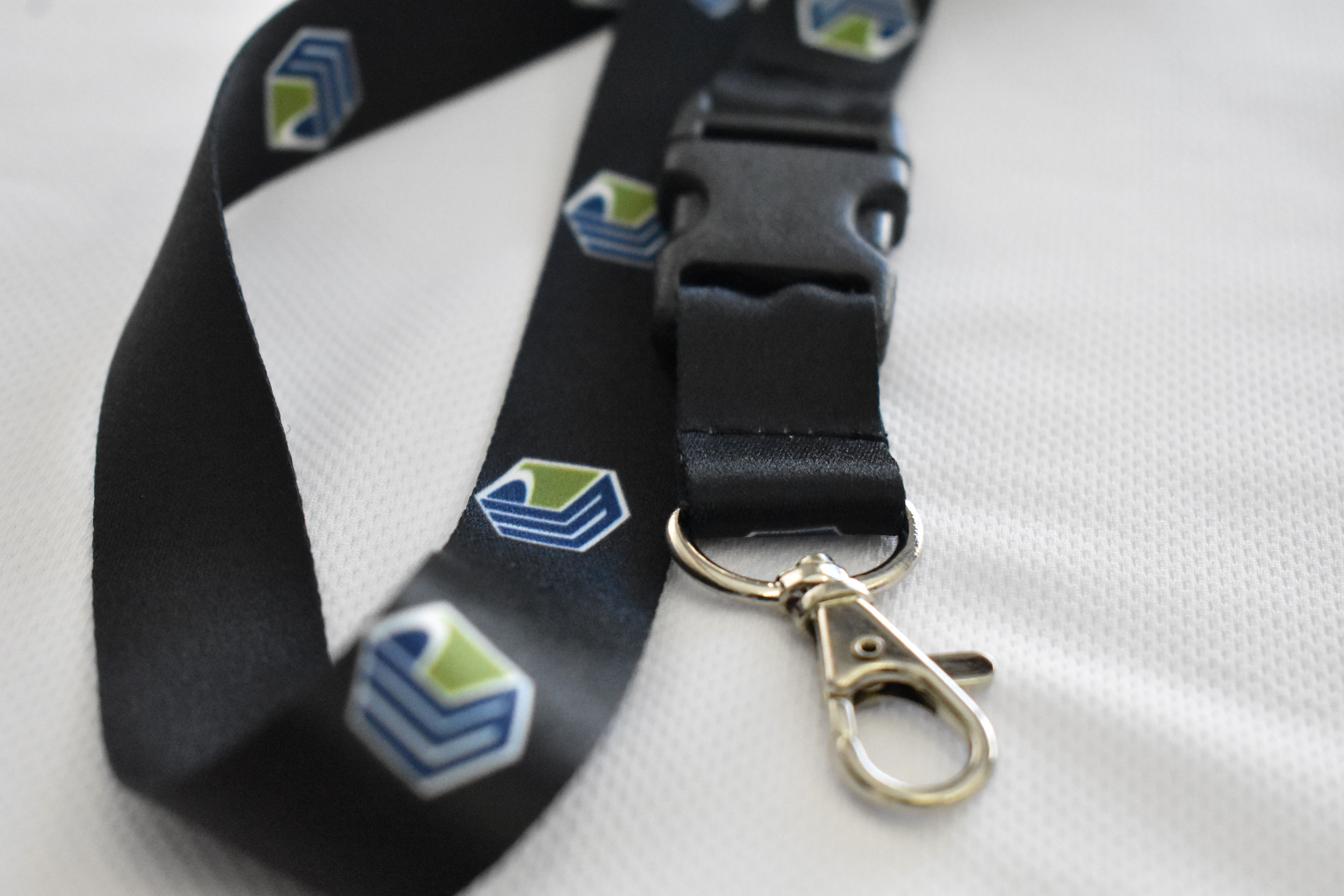 Costura par aporta gafetes